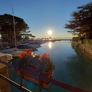 Il Nido Del Cigno , Sirmione Italien